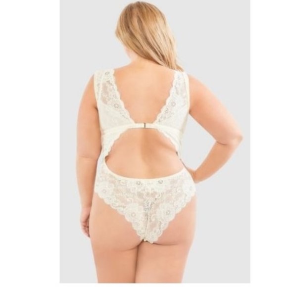 Oh la la Cheri Suzette Lace Teddy (Plus Size) - Picture 3 of 8